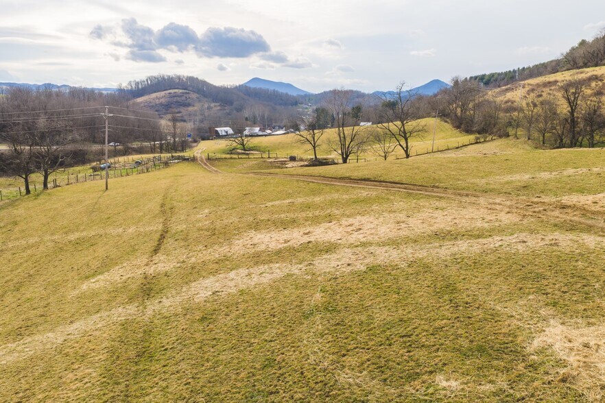 More Photos Of 230 Barn Ave, North Tazewell Land For Sale