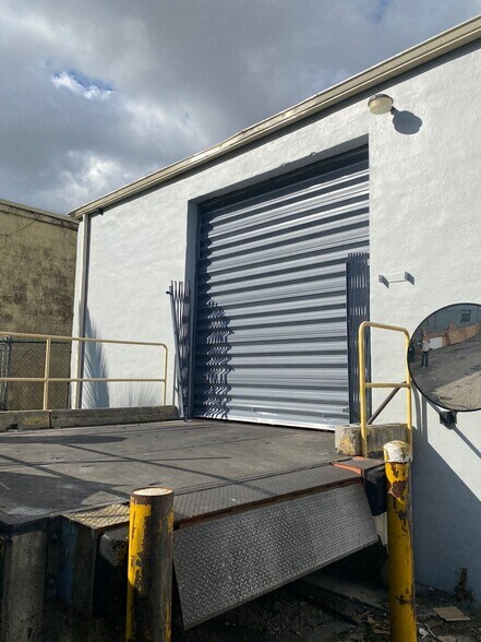 More Photos Of 3700 NW 54th St, Miami Warehouse For Lease