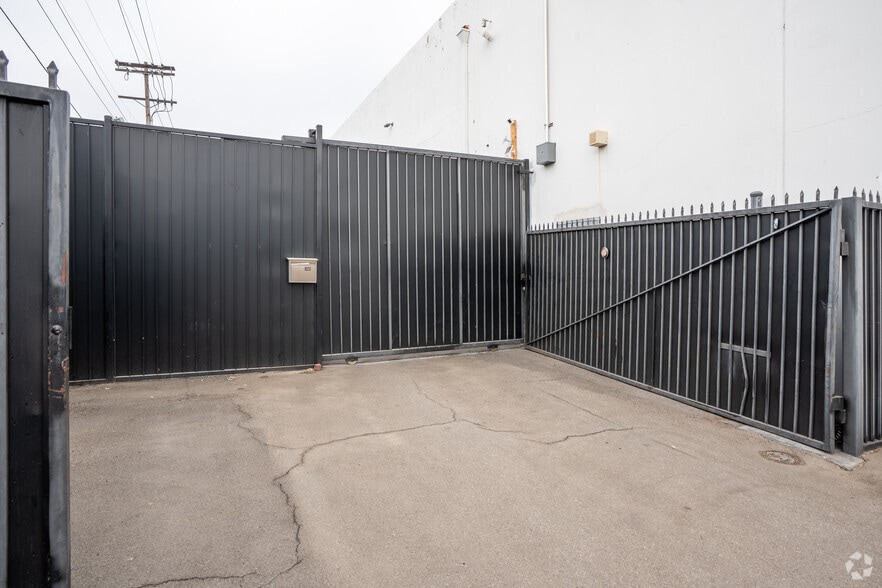 More Photos Of 9237 San Fernando Rd, Sun Valley Warehouse For Sale