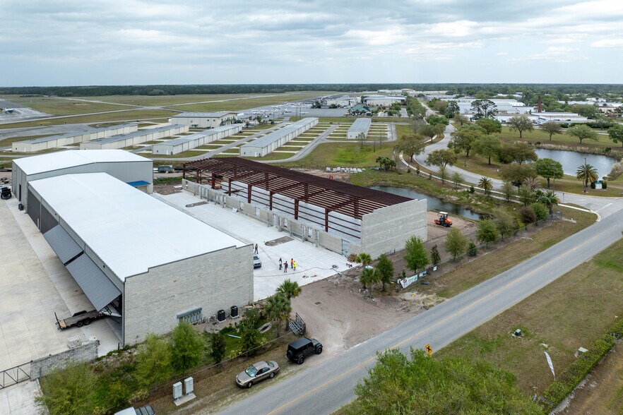 More Photos Of 925 Biscayne Blvd, Deland Airplane Hangar For Sale