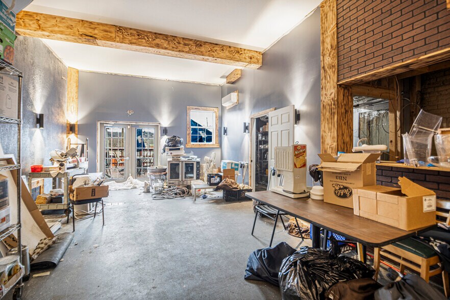More Photos Of 708-710 Lawrence Ave, Ellwood City General Retail For Sale