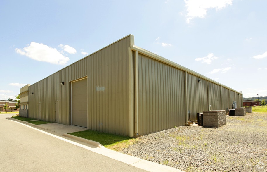 More Photos Of 4851 Northshore Ln, North Little Rock Showroom For Lease