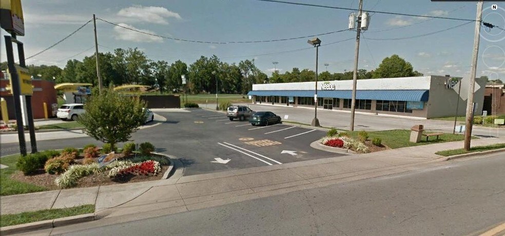 More Photos Of 824 W Walnut St, Johnson City Freestanding For Lease