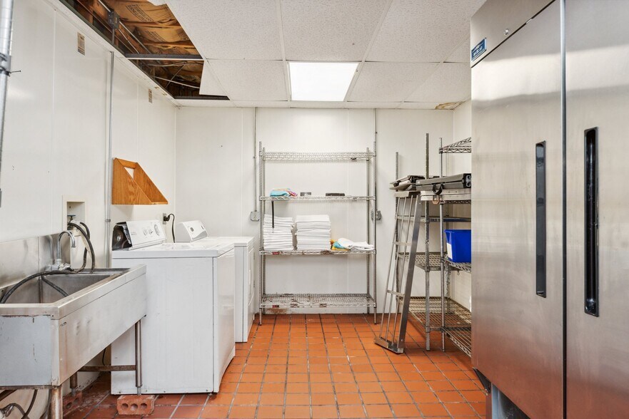 More Photos Of 470 Tucker Dr, Maysville Storefront Retail Office For Sale