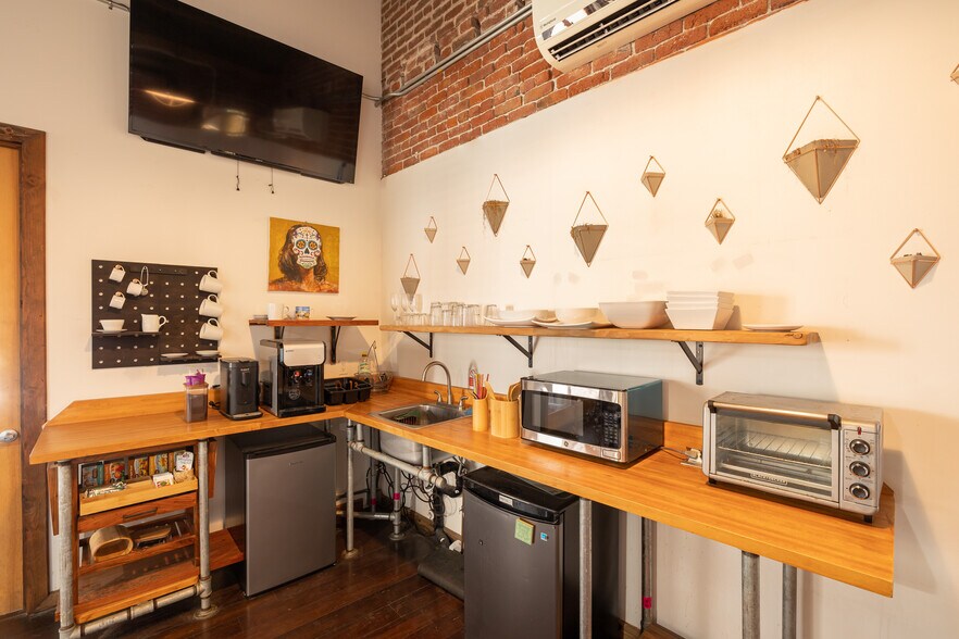 More Photos Of 20 N Hotel St, Honolulu Coworking Space