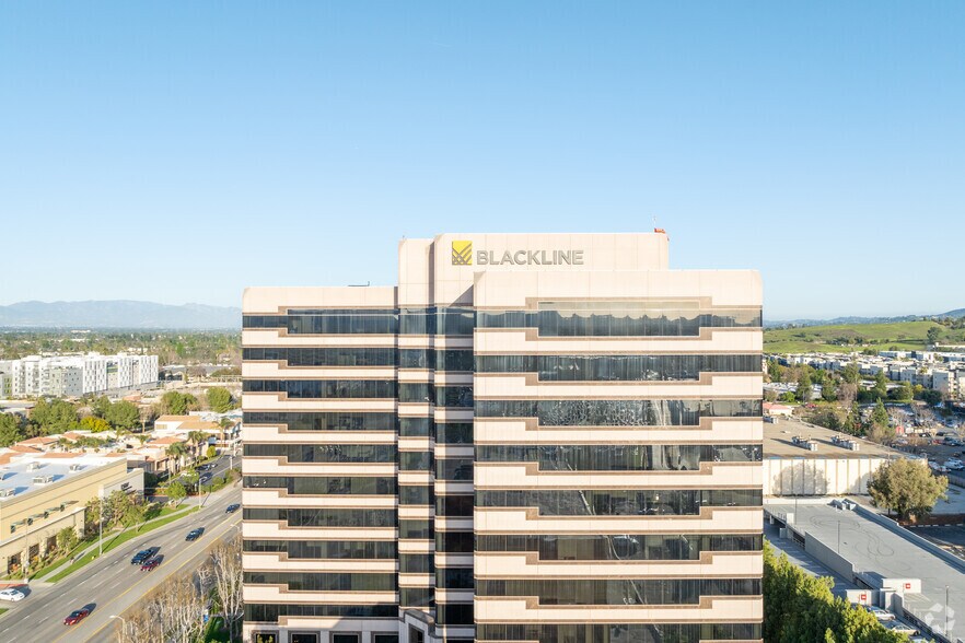More Photos Of 21300 Victory Blvd, Woodland Hills Coworking Space