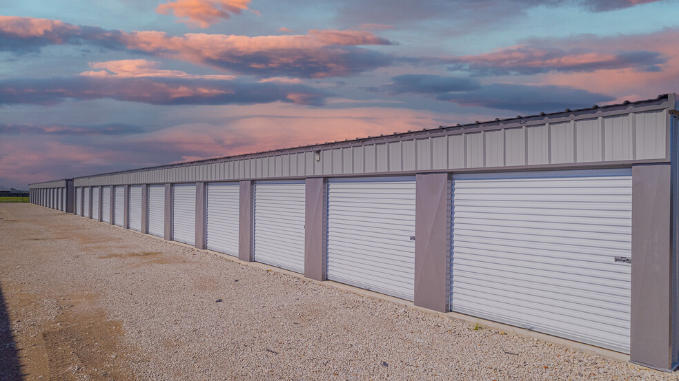 Primary Photo Of 906 FAIRWAY DR. NAVASOTA, Navasota Self Storage For Sale