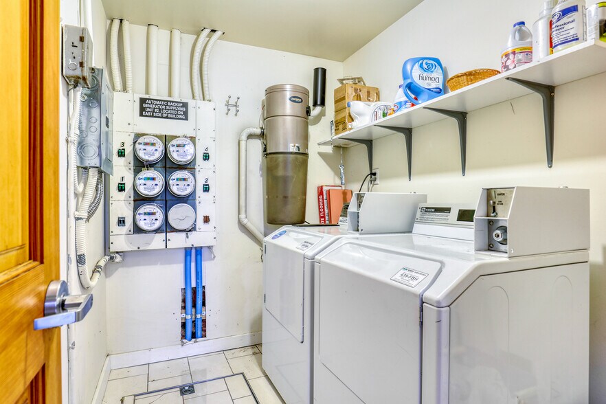 More Photos Of 1510 NE 170th St, Shoreline Apartments For Sale