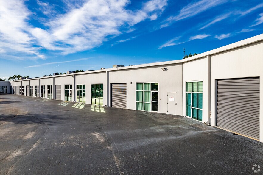 More Photos Of 7751 Kingspointe Pky, Orlando Light Distribution For Lease