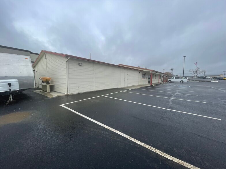 More Photos Of 3202 12th Avenue Rd, Nampa Light Distribution For Sale