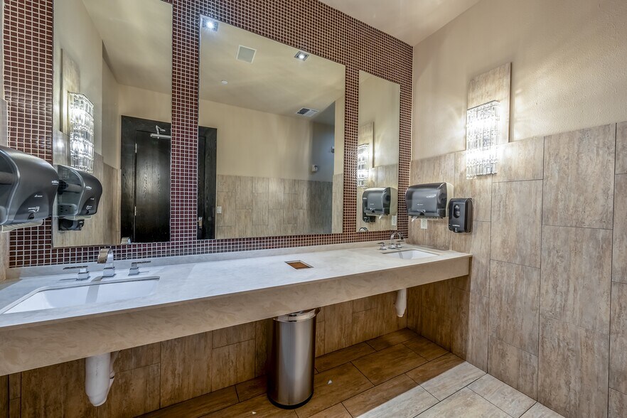 More Photos Of 3700 Judson Rd, Longview Restaurant For Sale