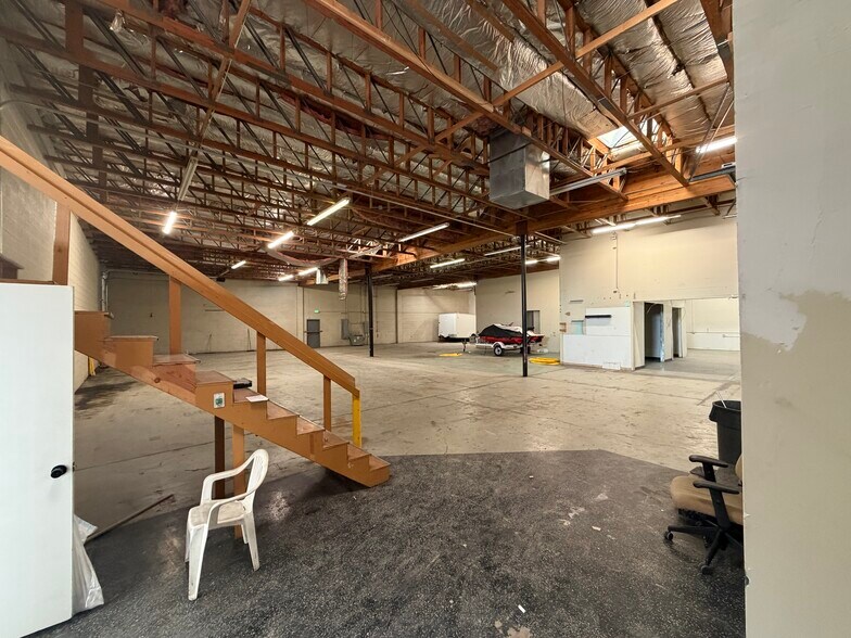 More Photos Of 1605 W 2100, Salt Lake City Light Distribution For Sale