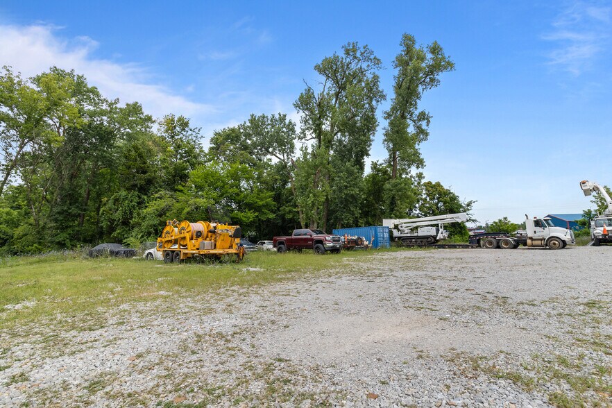 More Photos Of 1420 Highway M, Sedalia Service Station For Sale