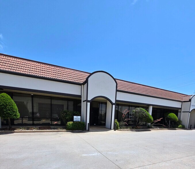 Primary Photo Of 2210 W Gore Blvd, Lawton Office For Lease