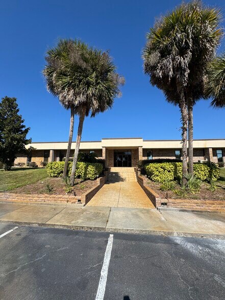 More Photos Of 801 E International Speedway Blvd, Deland Manufacturing For Sale