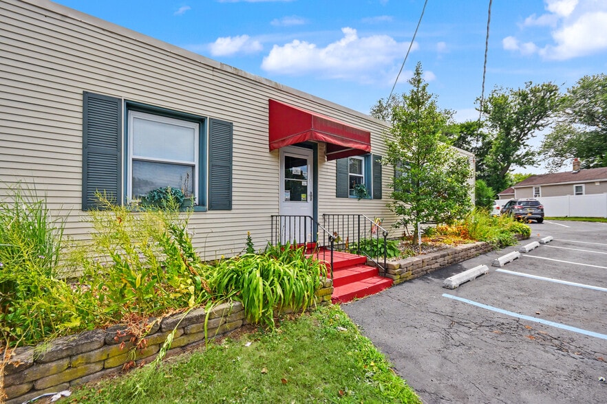 More Photos Of 317 Highway 35 N, Neptune City Veterinarian Kennel For Sale