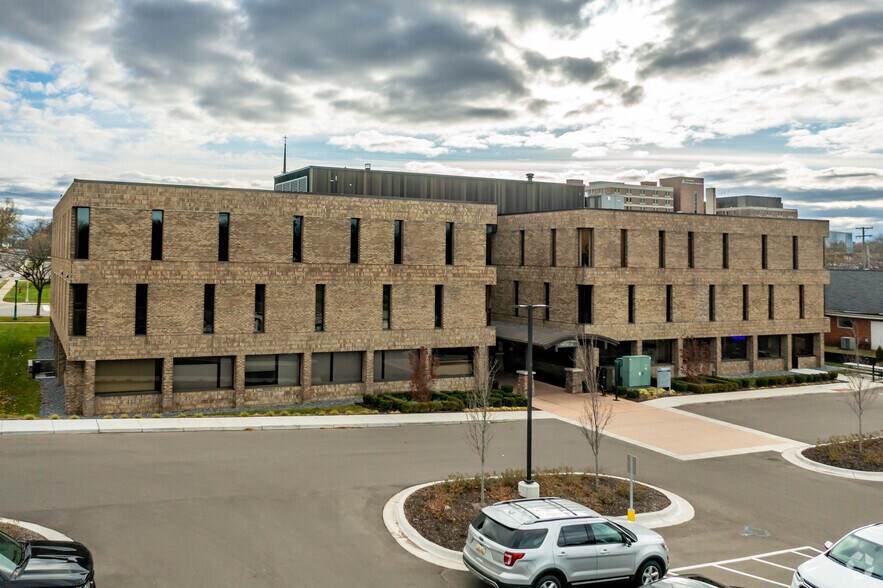 More Photos Of 1000 W University Dr, Rochester Medical For Lease