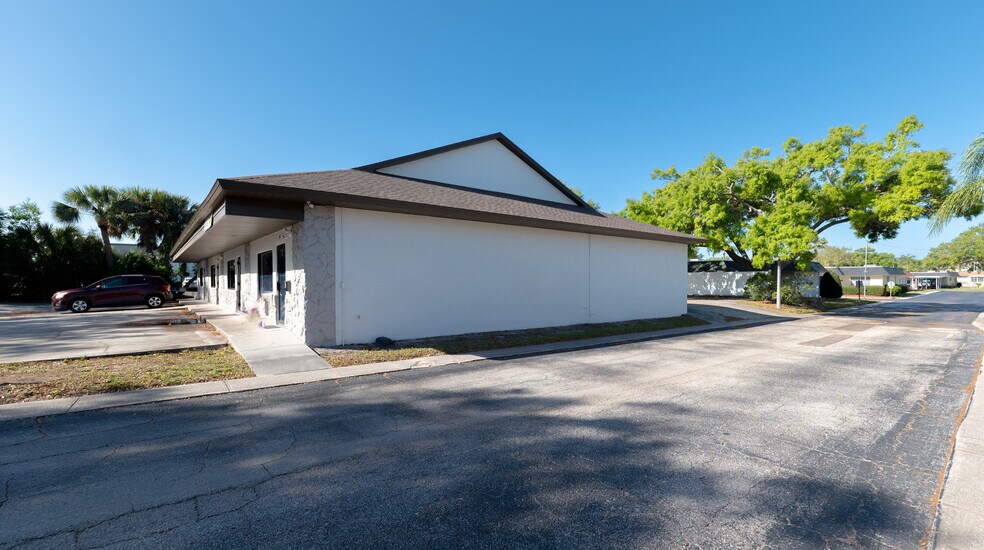 More Photos Of 190 Patricia Ave, Dunedin Office For Lease