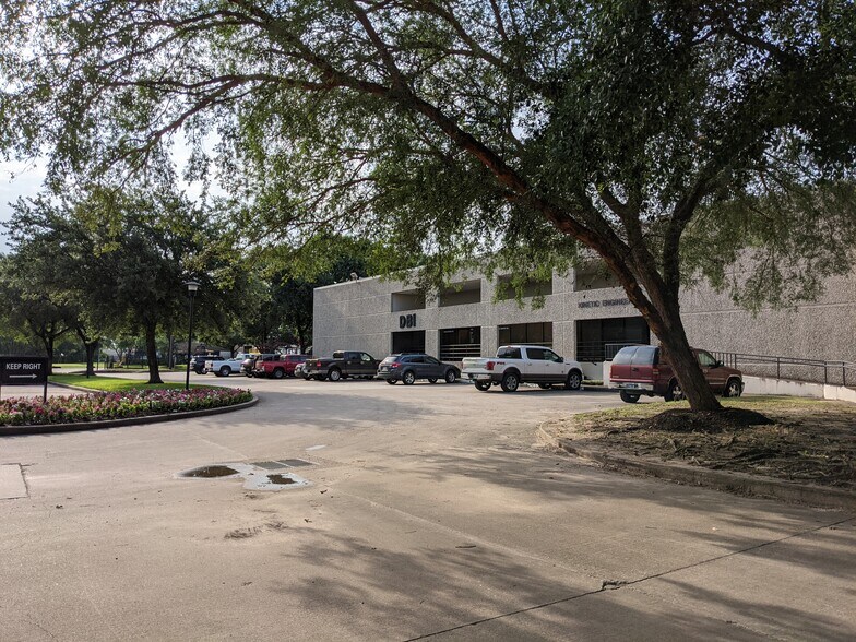 More Photos Of 2055 Silber Rd, Houston Unknown For Lease