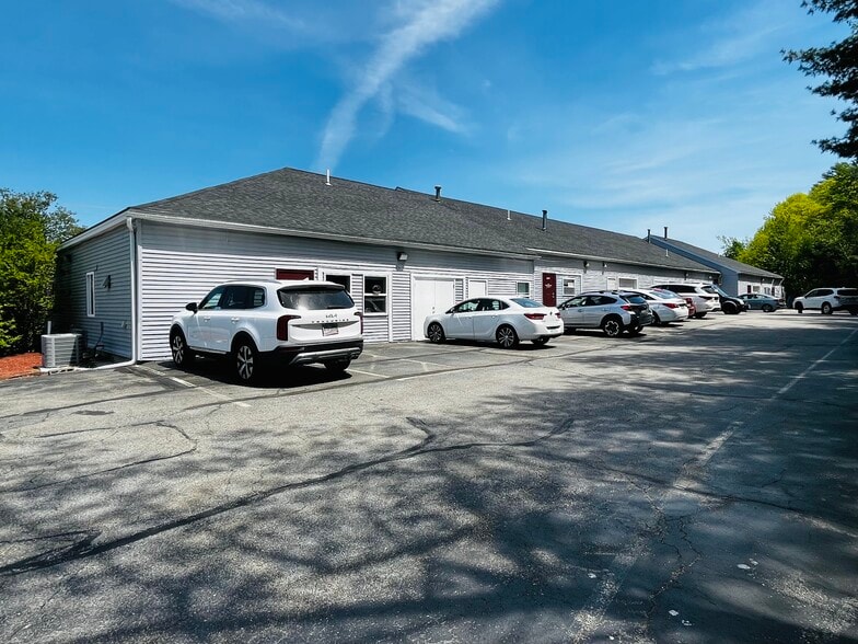 More Photos Of 114 Perimeter Rd, Nashua Light Distribution For Lease