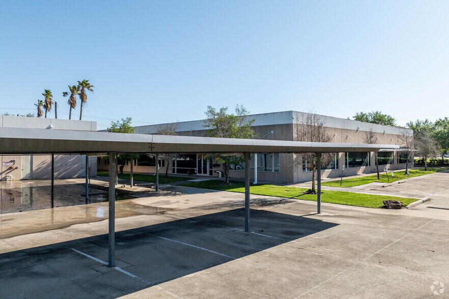 More Photos Of 5800 N Course Dr, Houston Office For Sale