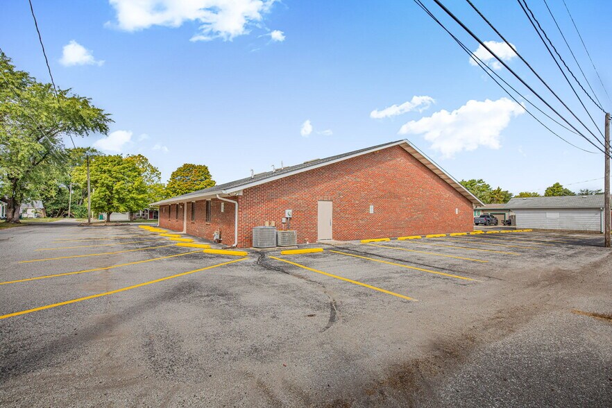 More Photos Of 1301 S Meridian St, Lebanon Religious Facility For Sale