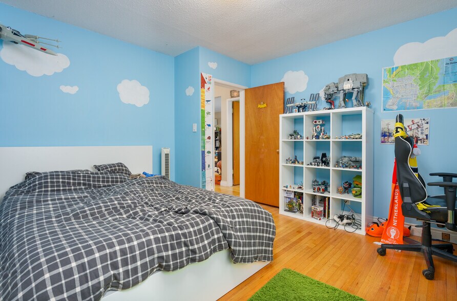 More Photos Of 2250 York Ave, Vancouver Apartments For Sale