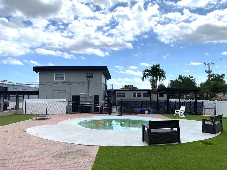 More Photos Of 3910 NW 49th St, Tamarac Veterinarian Kennel For Sale