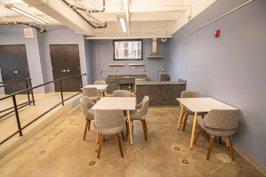 More Photos Of 615 Ferry St, Lafayette Office For Lease