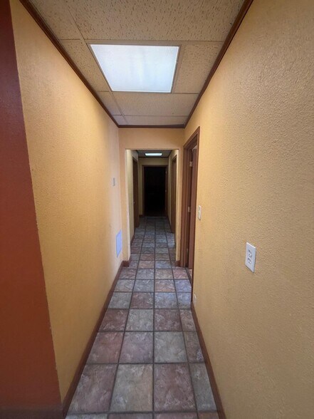 More Photos Of 11911-11913 Warfield St, San Antonio Warehouse For Sale