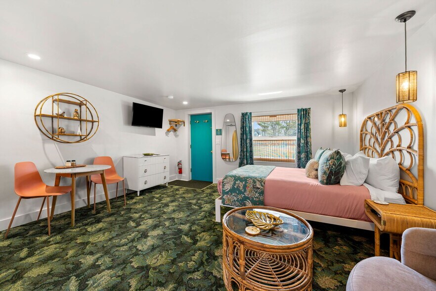 More Photos Of 741 Ocean Blvd, Rye Hotel For Sale