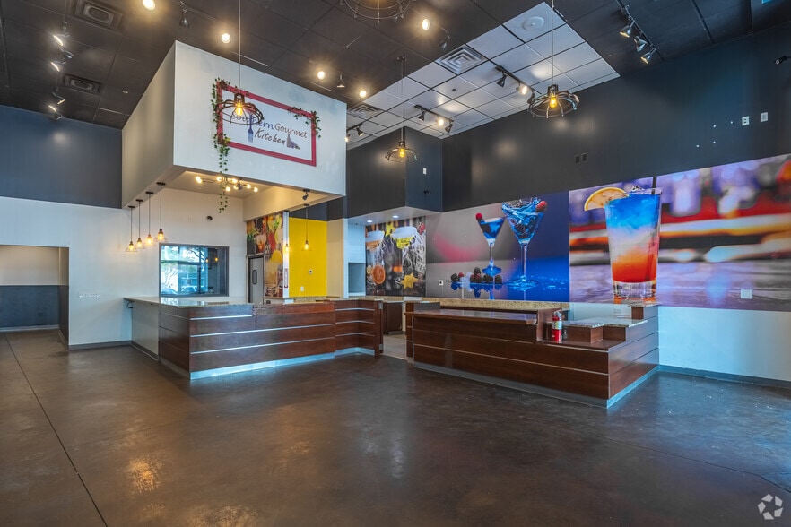 More Photos Of 5301 Alpha Rd, Dallas Unknown For Lease