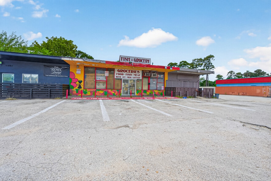 More Photos Of 11311 Homestead Rd, Houston Storefront For Sale