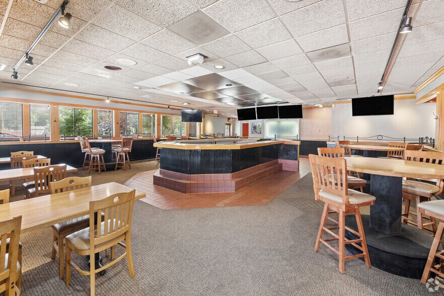 More Photos Of 2621 5th Ave, Scottsbluff General Retail For Sale