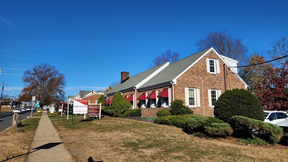 More Photos Of 560 Main St, Chatham Medical For Sale