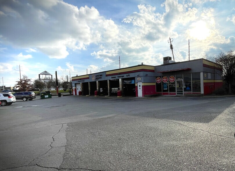 More Photos Of 1001 N Memorial Pky, Huntsville Auto Repair For Sale
