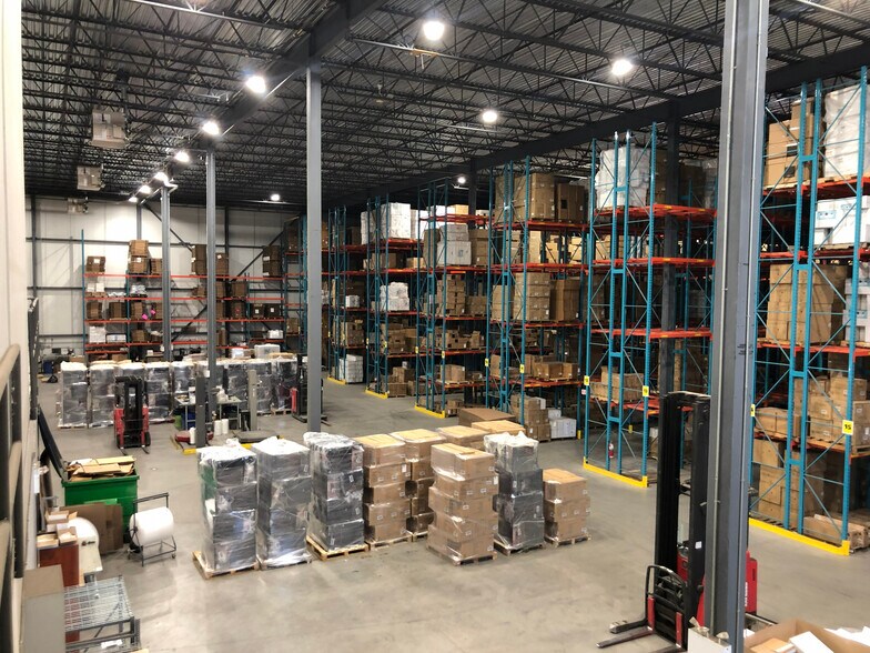 More Photos Of 20700 Rte Transcanadienne, Montréal Warehouse For Sale