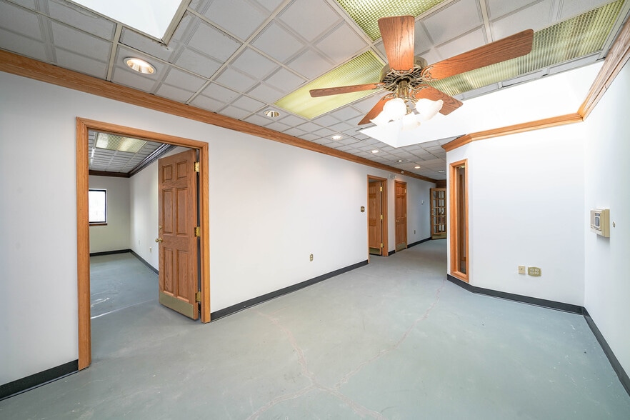 More Photos Of 8023 Malcolm Rd, Clinton Medical For Lease