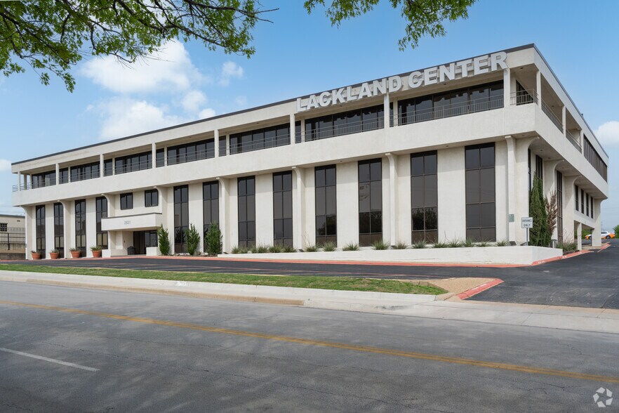 More Photos Of 2821 Lackland Rd, Fort Worth Office For Sale