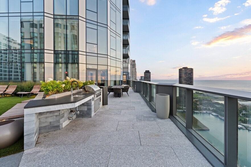 More Photos Of 211 N Harbor Dr, Chicago Apartments For Lease