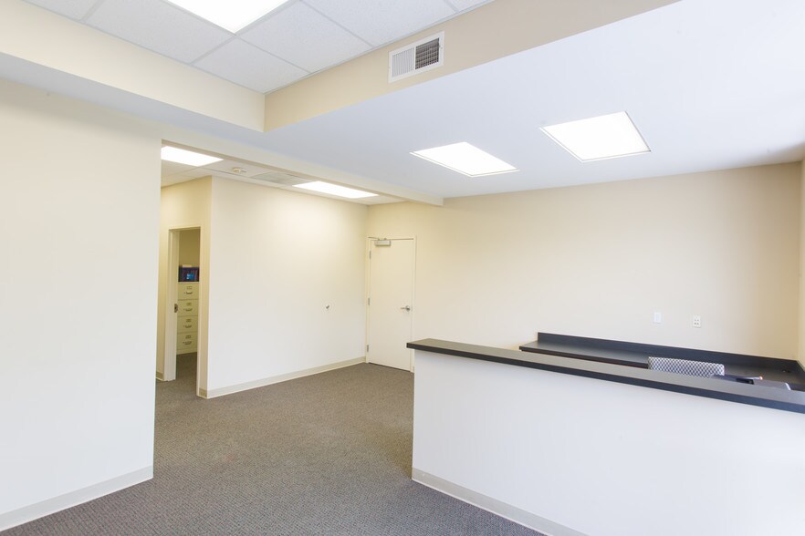 More Photos Of 69 Mayo Rd, Edgewater Storefront Retail Office For Lease