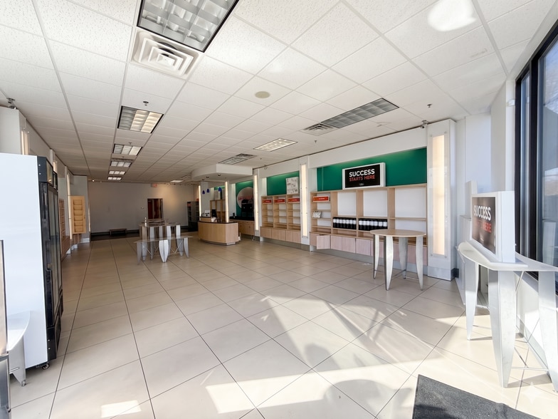 More Photos Of 1251-1261 Carl D. Silver Pky, Fredericksburg Storefront For Lease