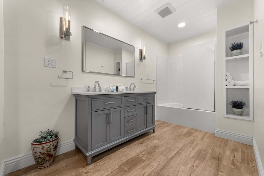 More Photos Of 5932 Lubao Ave, Woodland Hills Healthcare For Lease