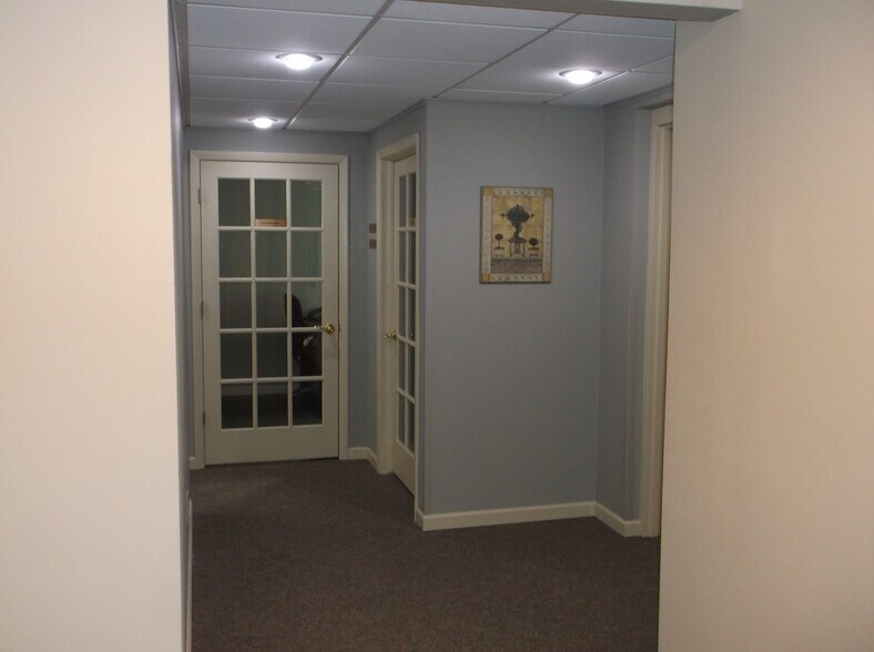 More Photos Of 601 Oregon St, Oshkosh Office For Lease