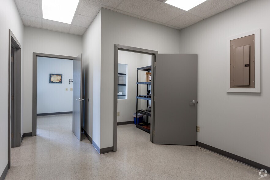 More Photos Of 628 Industrial Park Rd, Roberta Warehouse For Sale