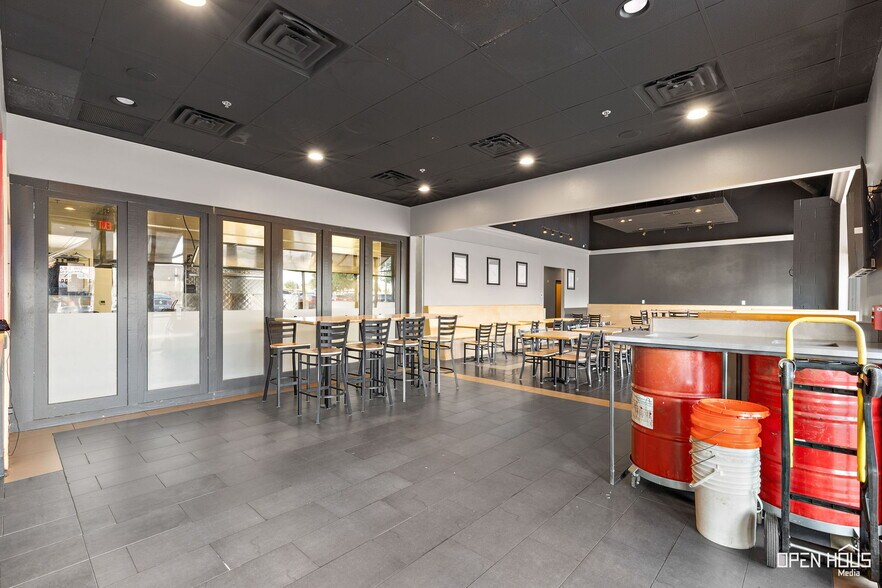 More Photos Of 3001-3007 Garnett Ave, Wichita Falls General Retail For Lease