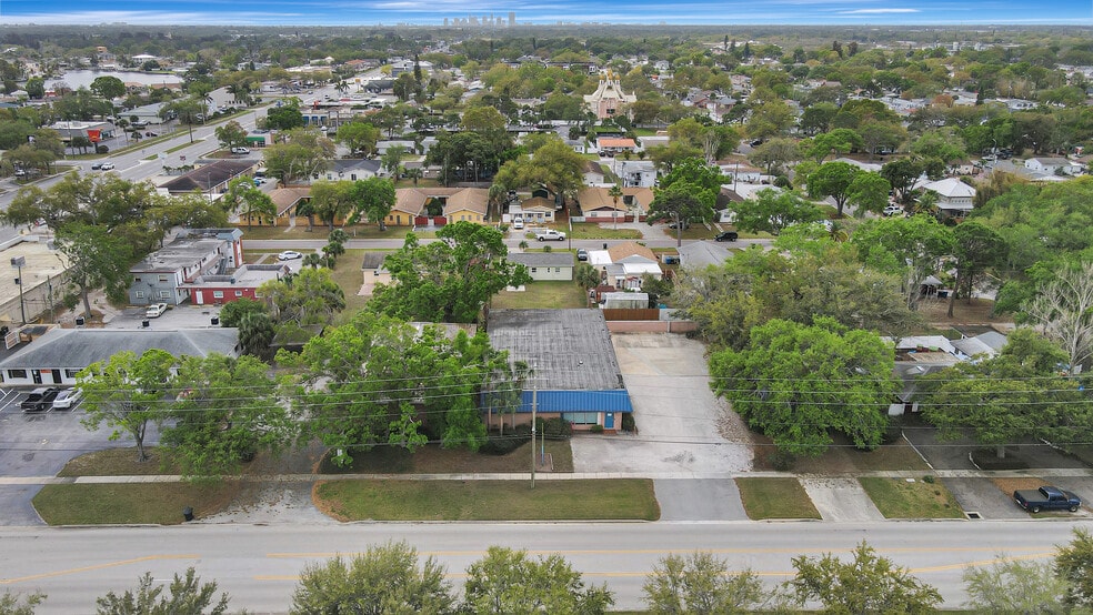 More Photos Of 450 94th Ave N, Saint Petersburg Freestanding For Lease