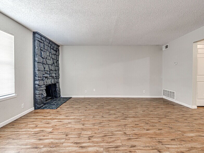 More Photos Of 7404 Lyrewood Ln, Oklahoma City Apartments For Sale