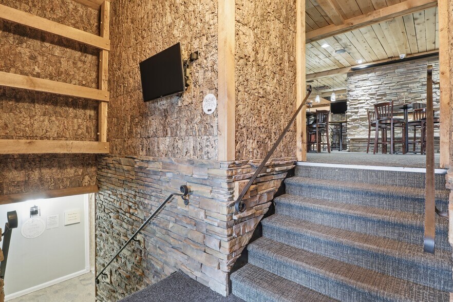 More Photos Of 1 E Church St, Fairport Restaurant For Sale