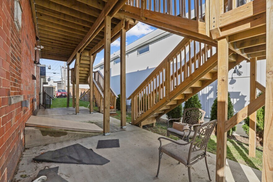 More Photos Of 14 W Depot St, Pataskala Showroom For Sale